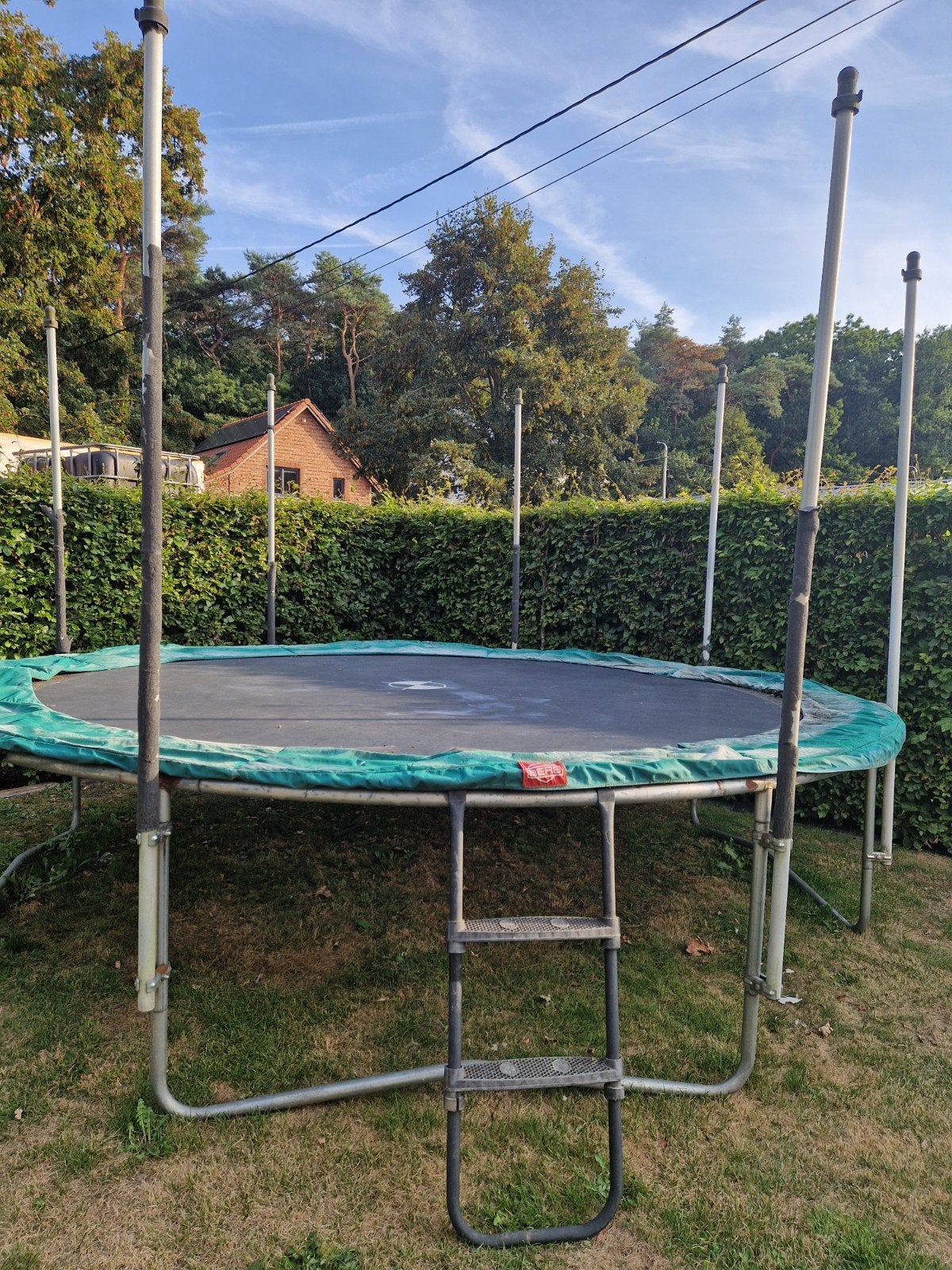 Trampoline Berg Favorit 380 (net afzonderlijk te koop NIEUW), Kinderen en Baby's, Speelgoed | Buiten | Trampolines, Ophalen, Gebruikt