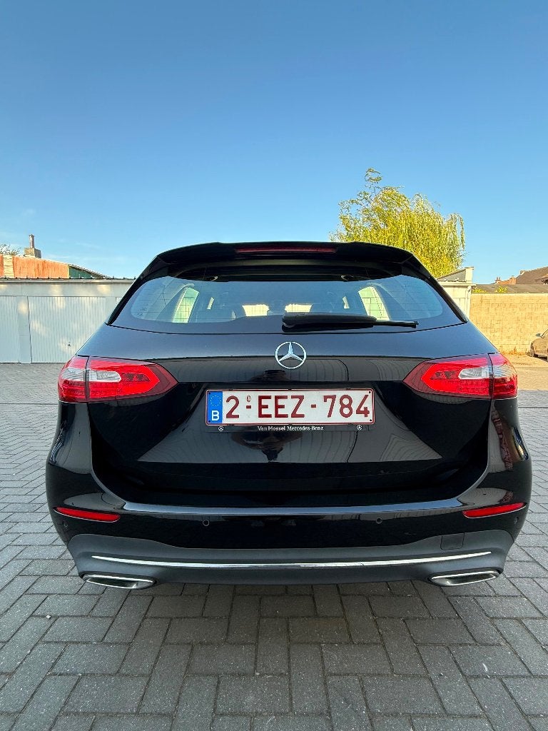 Auto Mercedes Benz B180 - 2022, Auto-onderdelen, Banden en Velgen, Ophalen of Verzenden, Band(en)