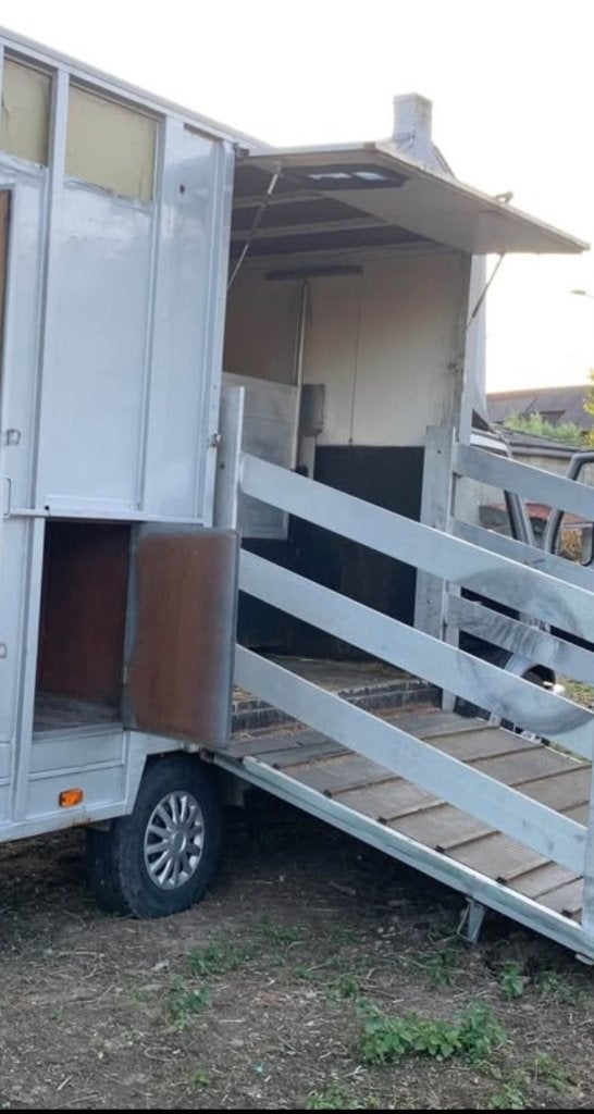 Camion chevaux aménagement, Enlèvement