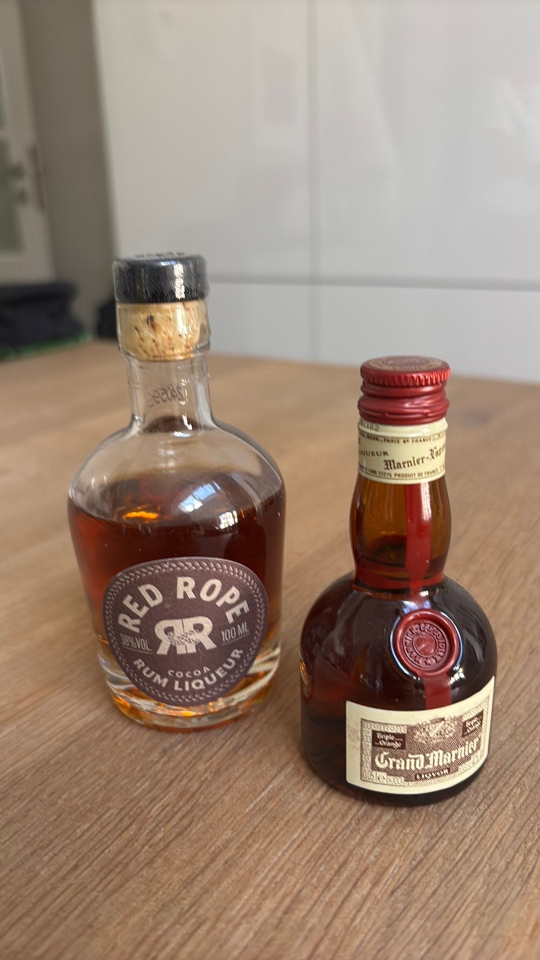 twee kleine flesjes alcohol, Verzamelen, Wijnen, Overige gebieden, Overige typen, Nieuw, Ophalen of Verzenden