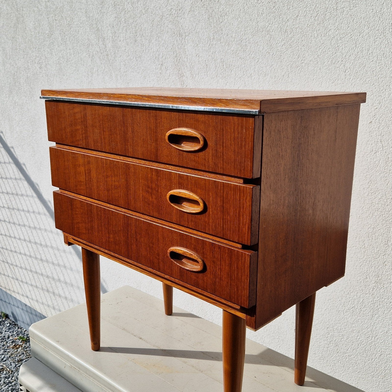 Klein model vintage Deense ladekast in teak 3 lades , naai, Huis en Inrichting, Vintage retro design Scandinavische stijl deens
