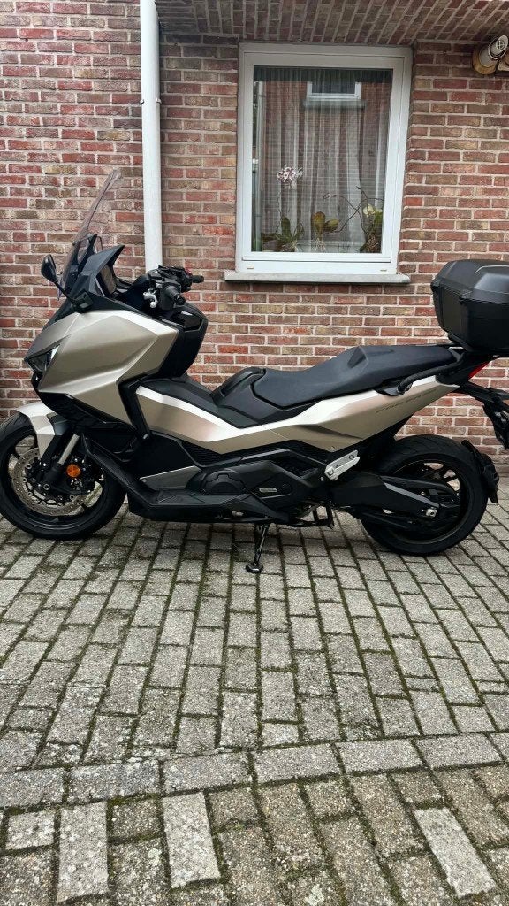 Honda Forza 750 Facelift 2025, Motoren, 750 cc, Nieuw, Particulier, Handvatverwarming