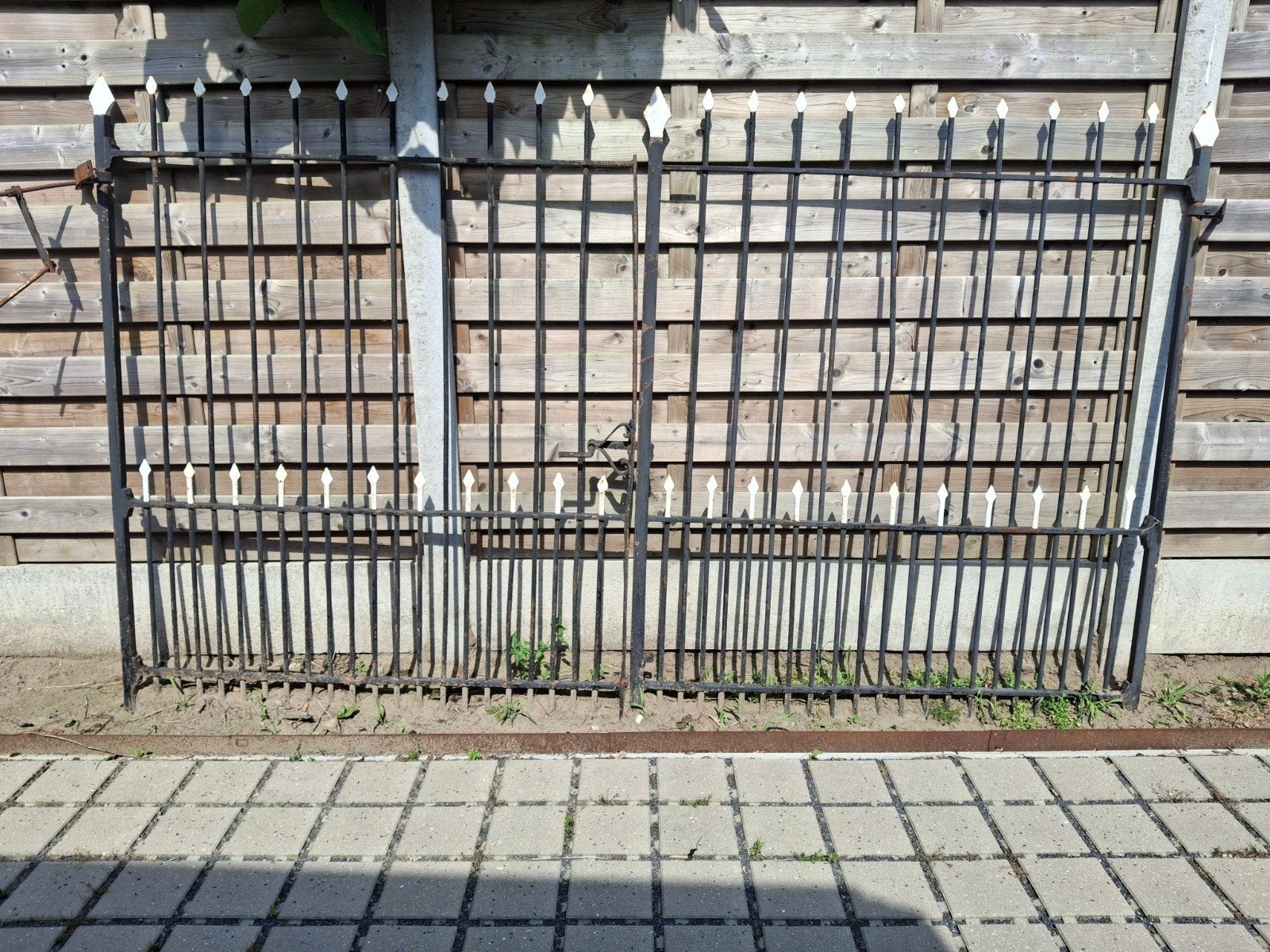 Oude hoeve poort in ijzer smeedwerk 3m breed op 175cm hoog, Ophalen, IJzer