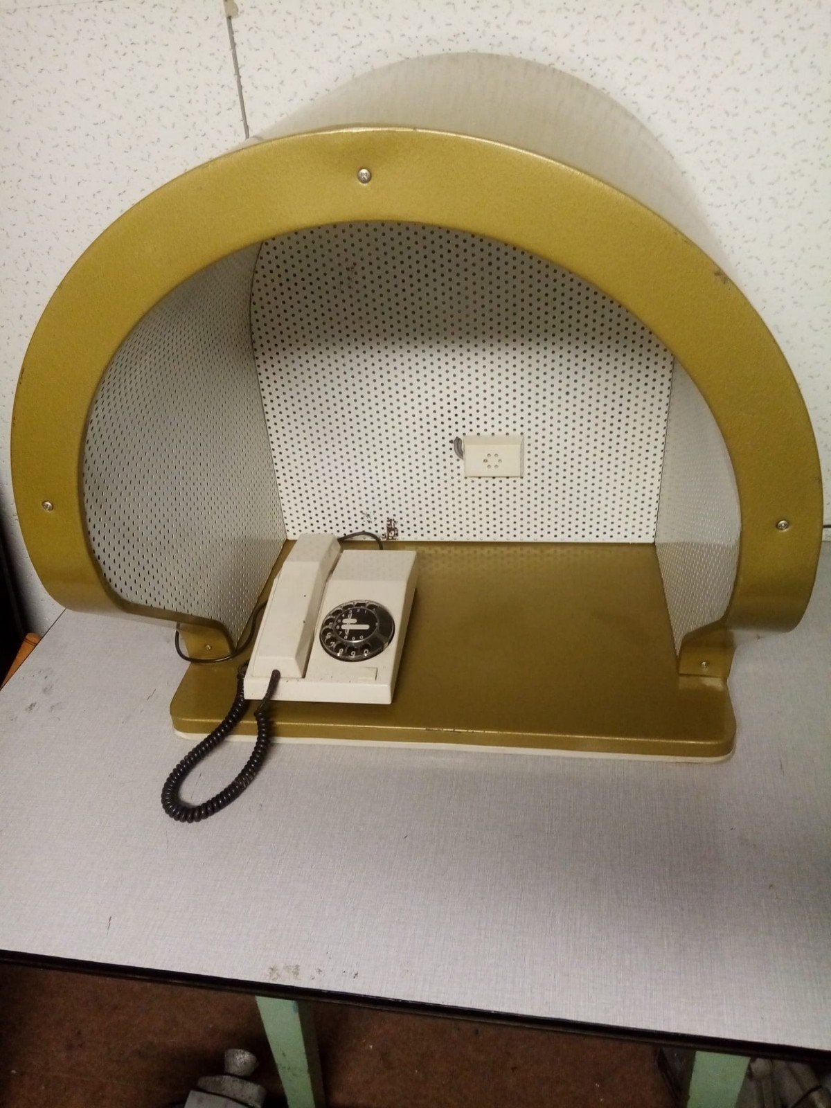Ancienne cabine téléphonique., Enlèvement, Utilisé