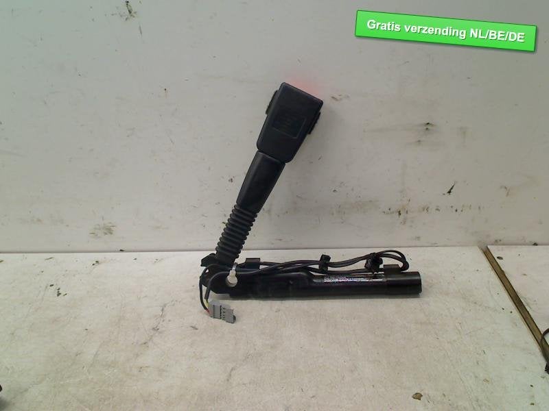 BOUCLE DE CEINTURE DE SECURITE AVANT DROIT 3 serie (E90), Utilisé, BMW, Petuelring 130
80809  München, DE, Bayerische Motoren Werke AG