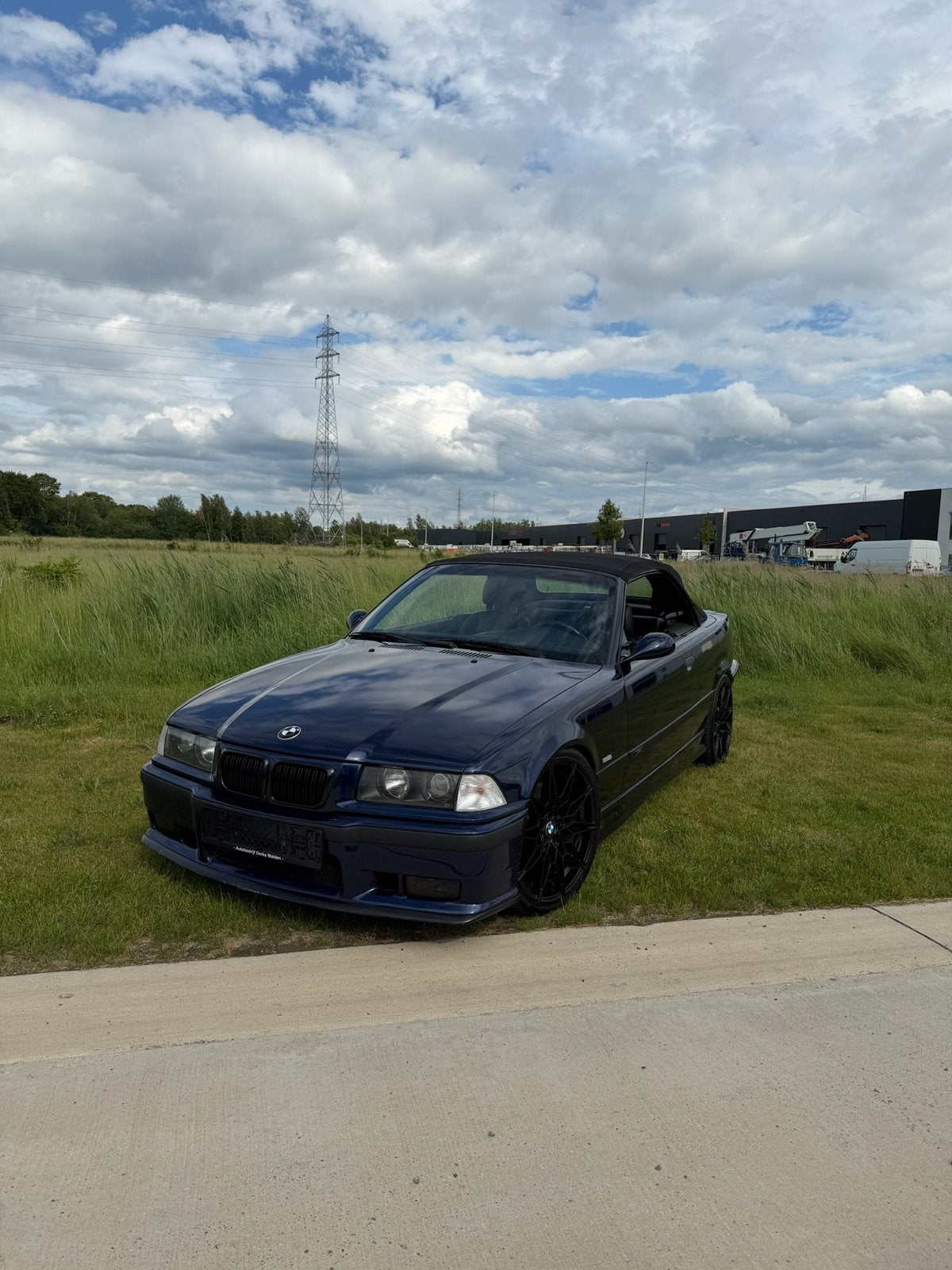BMW E36 325i Cabrio manueel, Auto's, Zwart, Cabriolet, Blauw, Handgeschakeld