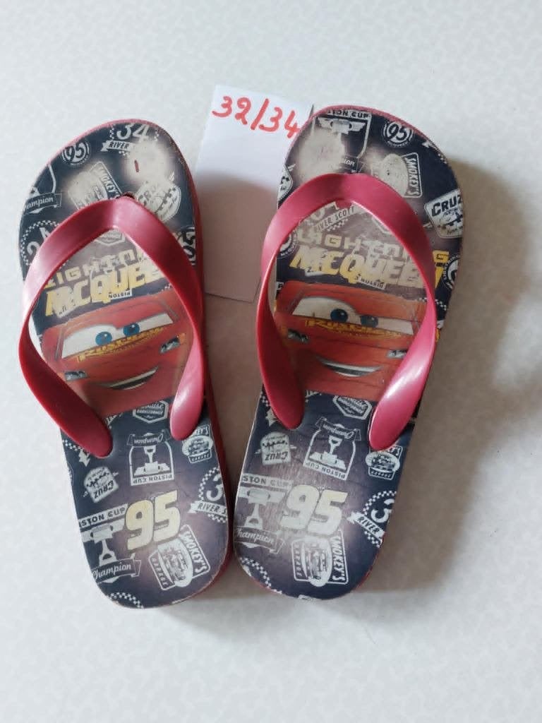 Slippers cars Maat 32/34, Ophalen, Zo goed als nieuw