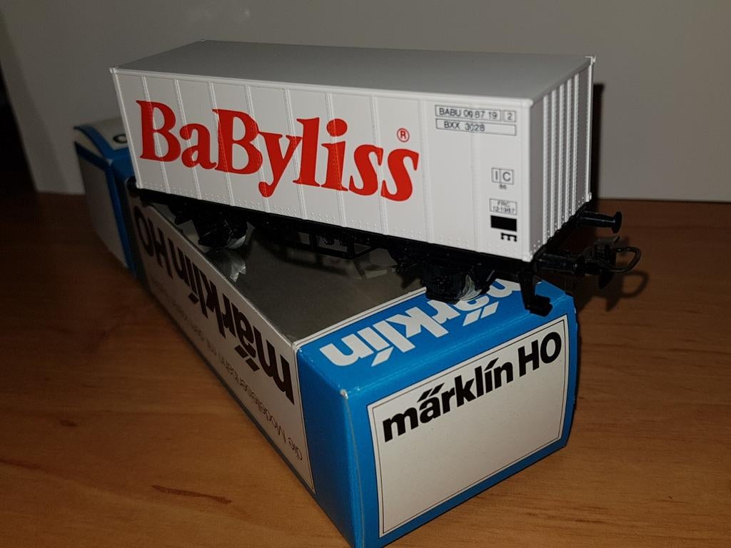 Wagon porte-conteneurs Marklin HO Babyliss

SNCB en bon état, Hobby & Loisirs créatifs, Envoi