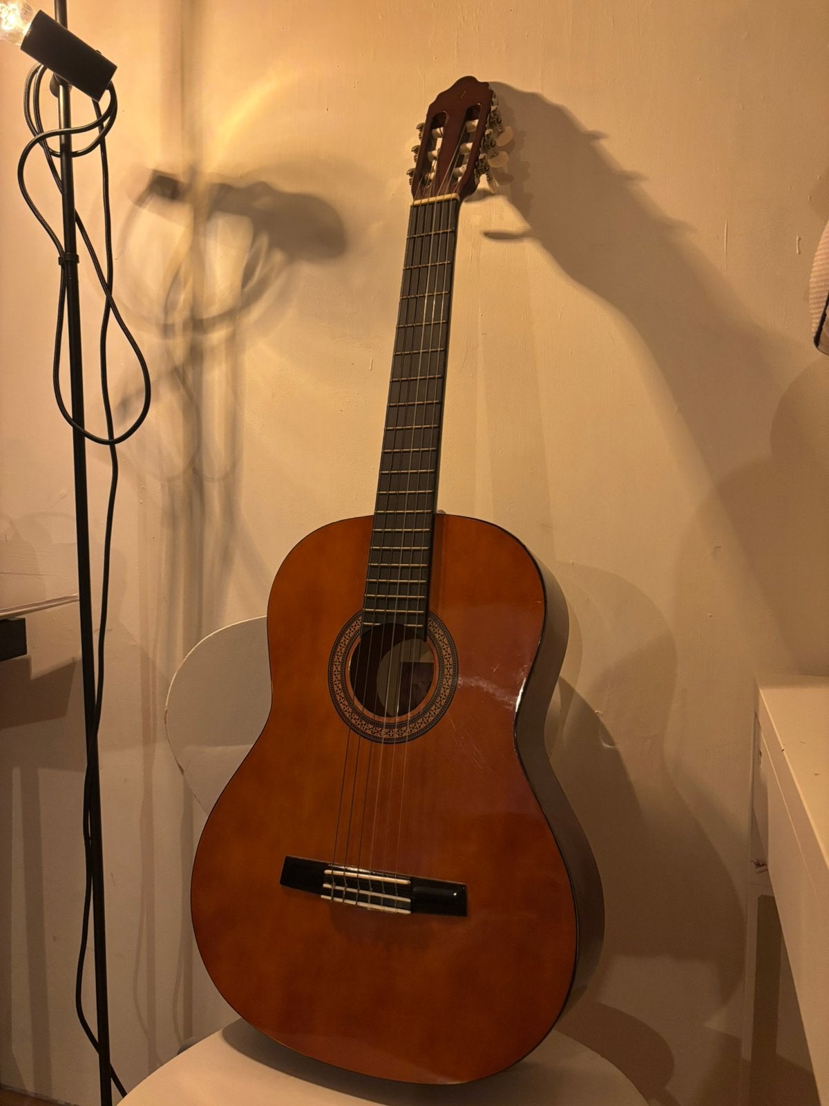 Valencia CG-150-K klassieke (nylonsnarige) gitaar, Muziek en Instrumenten, Snaarinstrumenten | Gitaren | Akoestisch, Ophalen, Zo goed als nieuw