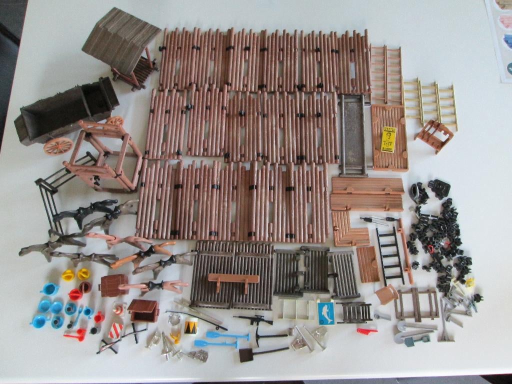 Lot Playmobil met delen van een fort, 8 paarden, gereedschap, Ophalen of Verzenden, Gebruikt, Los Playmobil