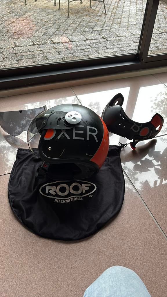 Helm Roof Boxer, Ophalen