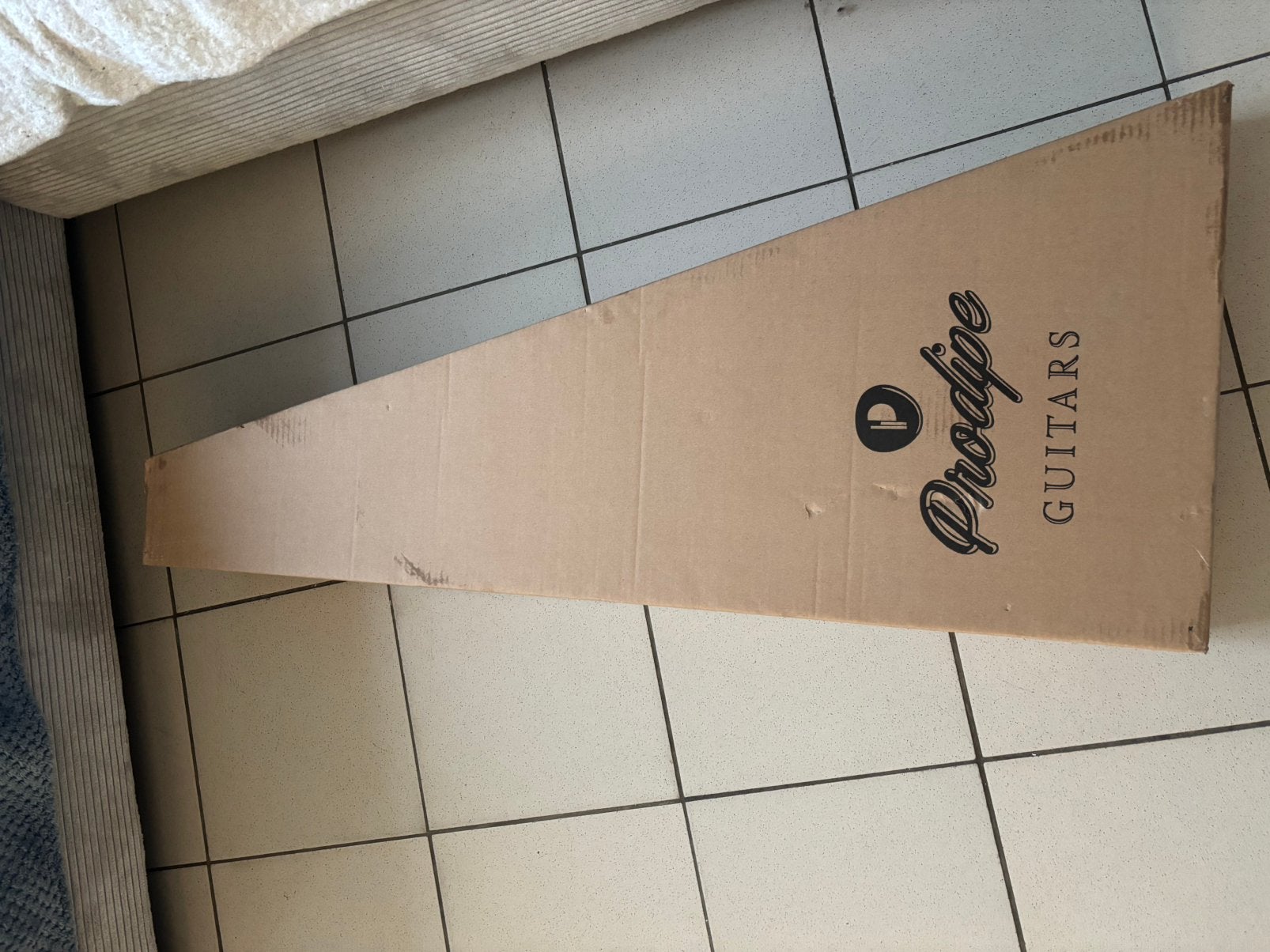Guitare, Enlèvement, Comme neuf