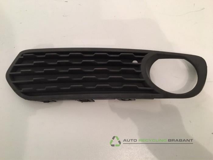 Plaque de protection feu antibrouillard gauche d'un BMW 1-Se, -, 3 mois de garantie, Utilisé, -