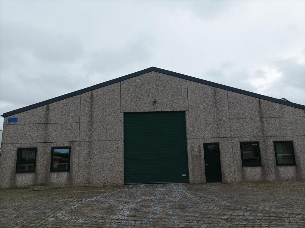 un hangar et une maison, Enlèvement ou Envoi