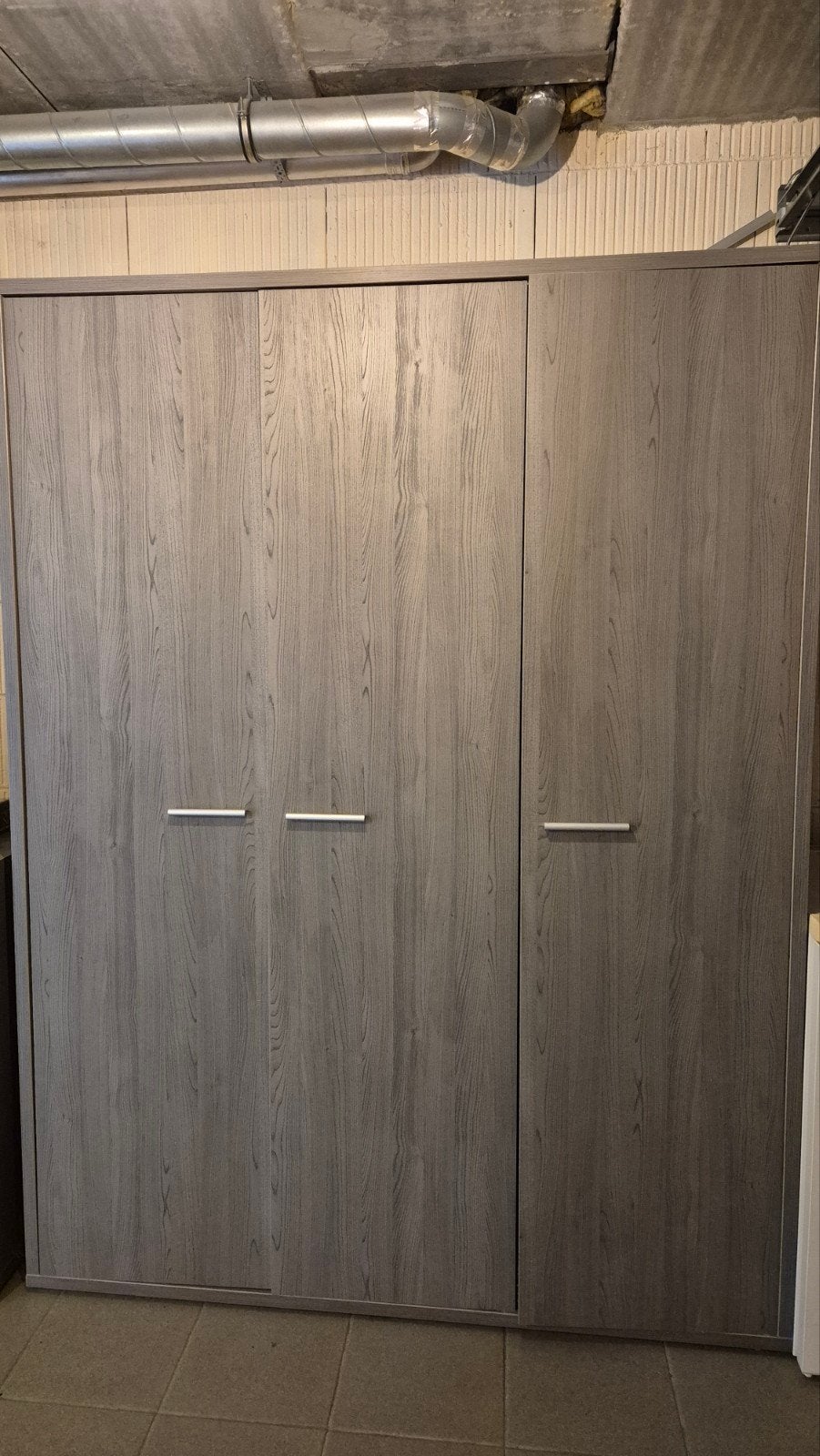 Kleerkast taupe GRATIS, Ophalen, Met deur(en), Zo goed als nieuw, Modern