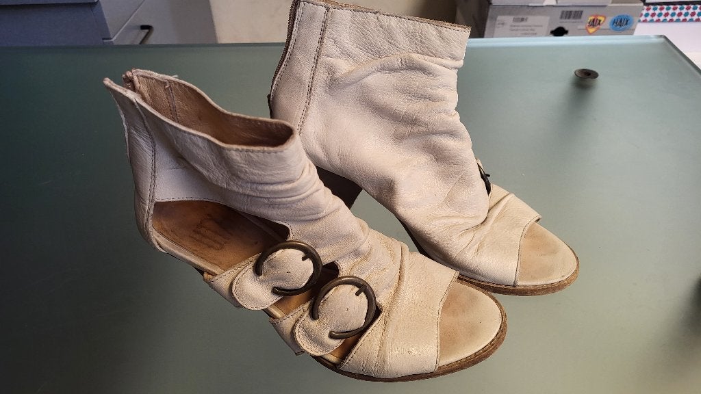 Damesschoenen, Beige, Lage of Enkellaarzen, Gedragen, Ophalen