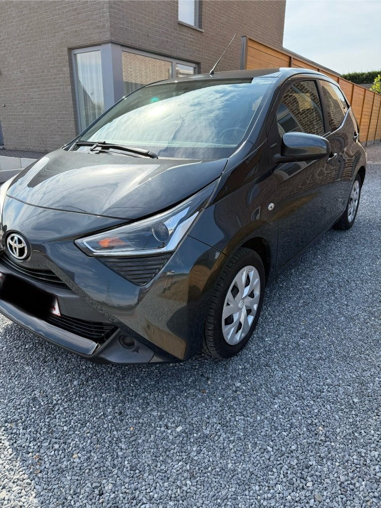 Mooie Toyota Aygo 1.0VVT-I X-Play, Voorwielaandrijving, Dealer onderhouden, Stof, 5 deurs