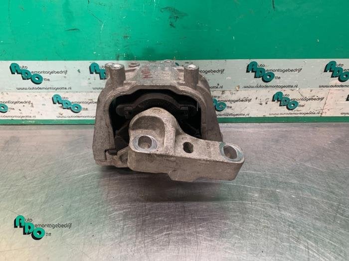 Support moteur d'un Volkswagen Caddy (Caddy 10-), Volkswagen, -, 3 mois de garantie, Utilisé