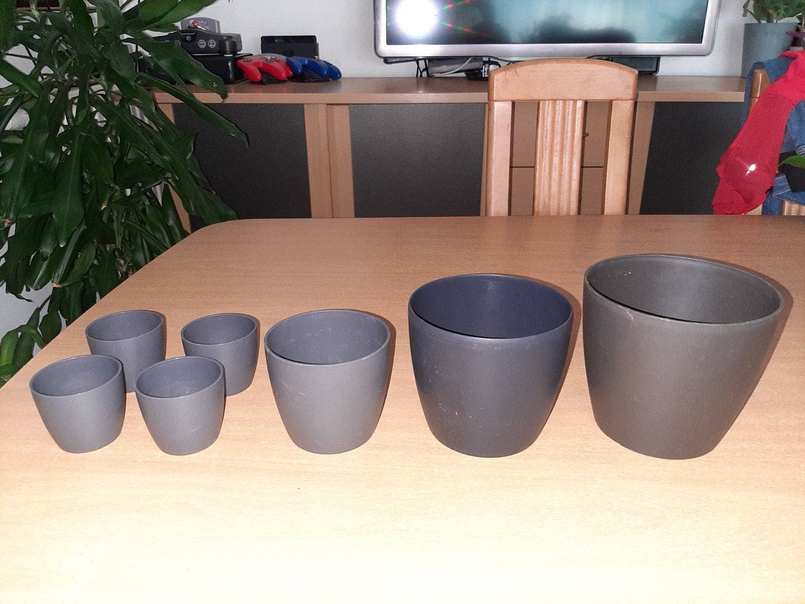 Set van 7 kunststof bloempotjes, Ophalen of Verzenden, Grijs, Kunststof