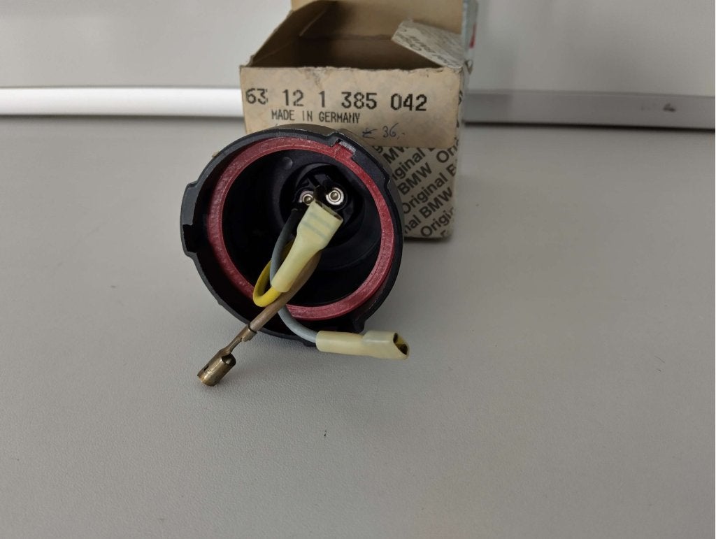 BMW E30 afdekkap koplamp NOS 63121385042, Auto-onderdelen, Niet ingevuld, Niet ingevuld, Nieuw, Ophalen of Verzenden
