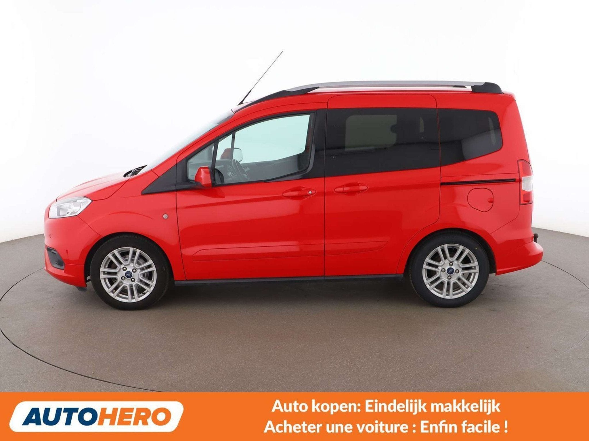 Ford Tourneo Courier 1.5 TDCi Titanium, Autos, Ford, Rouge, Achat, Euro 6, Boîte manuelle