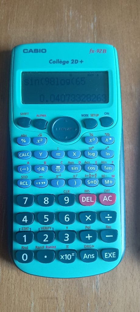 Wetenschappelijk rekenmachine Casio College 2D+ fx-92B., Diversen, Rekenmachines, Ophalen of Verzenden, Zo goed als nieuw
