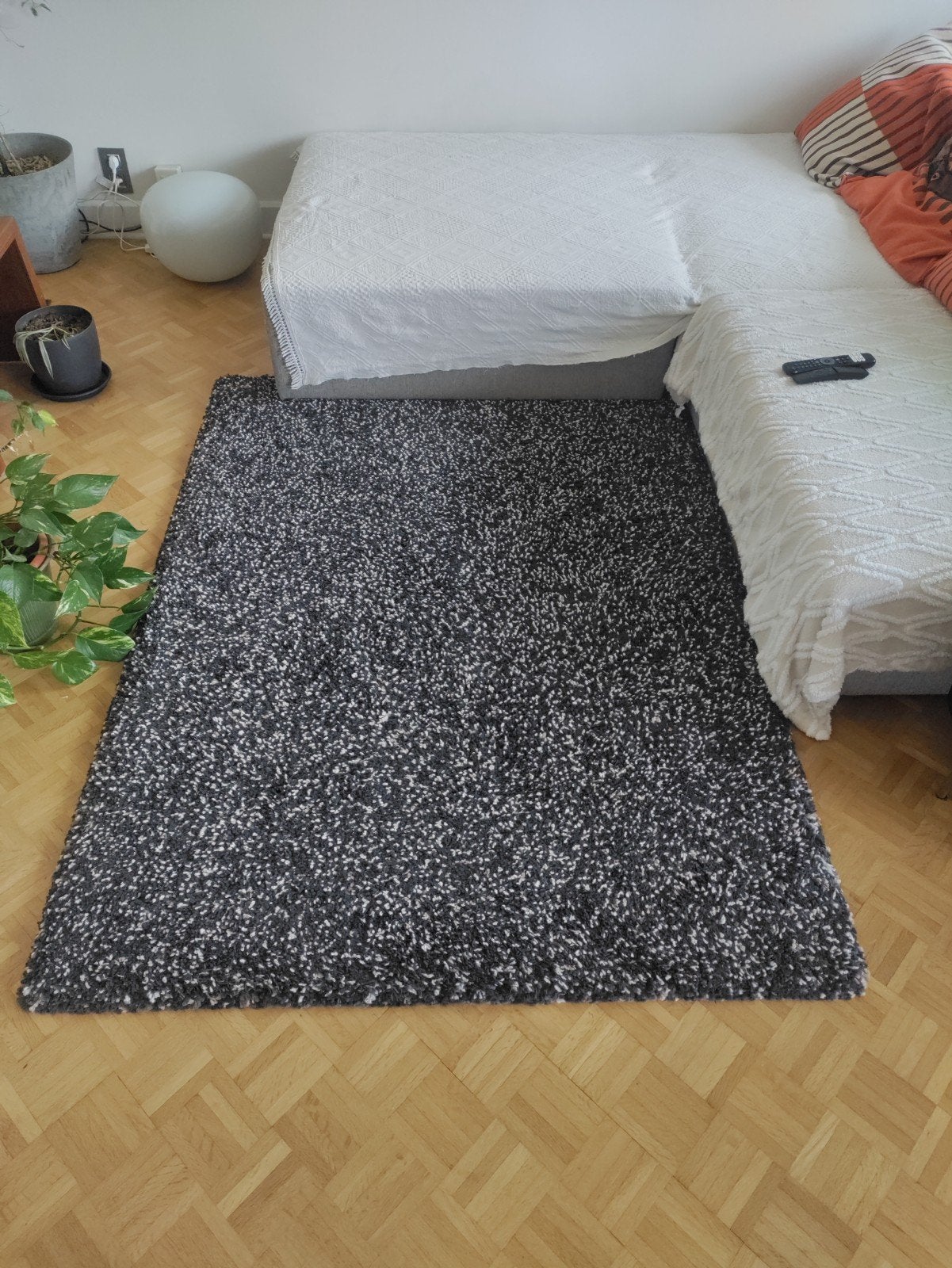 hoogpollig zwart wit tapijt  gratis, Huis en Inrichting, Stoffering | Tapijten en Vloerkleden, Ophalen, Zwart