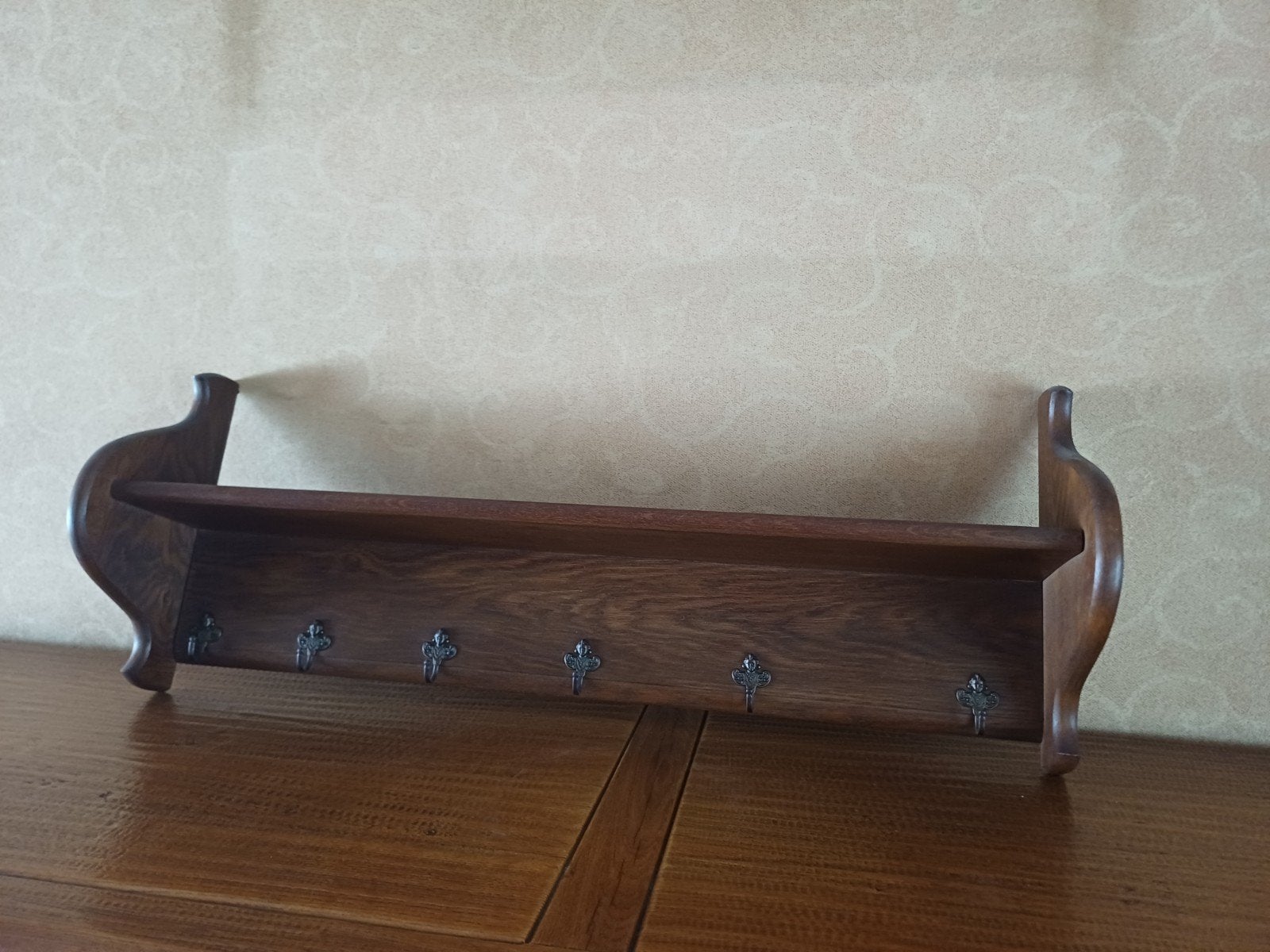 Vintage houten wandkapstok met hoedenplank – 5 haken, Huis en Inrichting, Woonaccessoires | Wandplanken en Boekenplanken, Ophalen