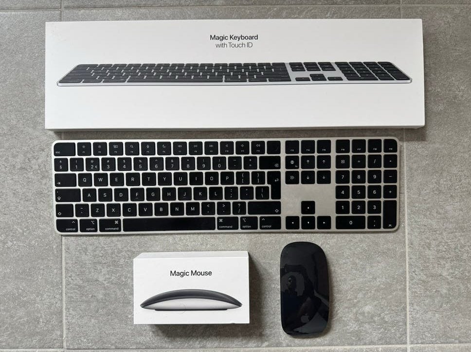 Apple Magic Keyboard met Touch ID + Magic Mouse - Zwart, Ophalen of Verzenden, Zo goed als nieuw, Draadloos, Qwerty