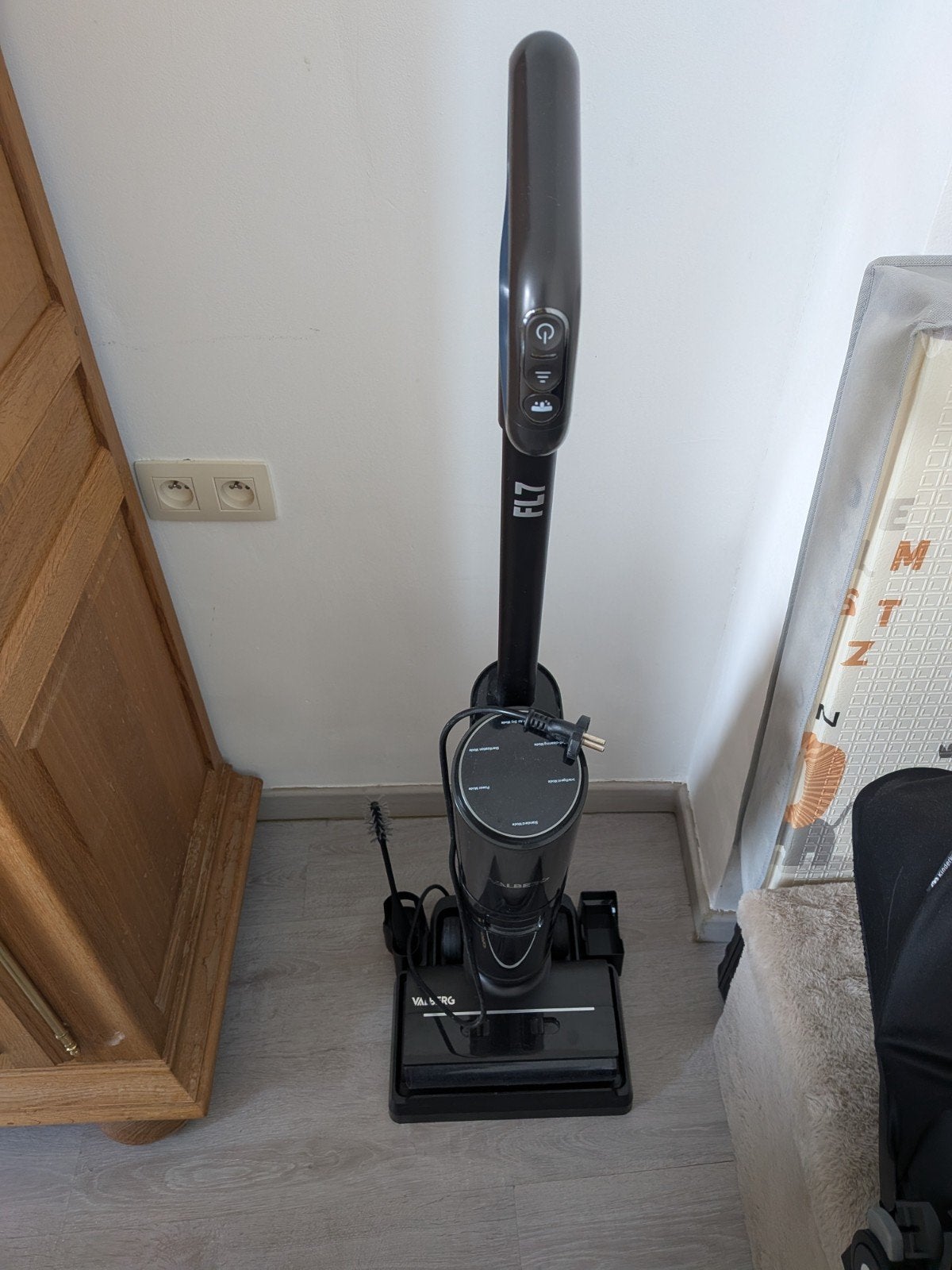 aspirateur-laveur VALBERG FLOORWASHER FL7 AUTO, Electroménager, Réservoir, Enlèvement, Utilisé, Moins de 1 200 watts