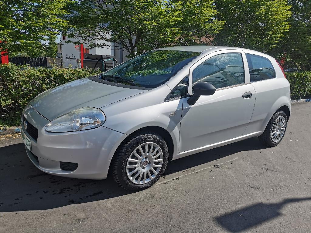 Fiat Punto 1.2i - EURO 5 - Nouvelle distribution + Garantie, Autos, Fiat, Entreprise, Achat, Punto, Airbags, Air conditionné, Alarme
