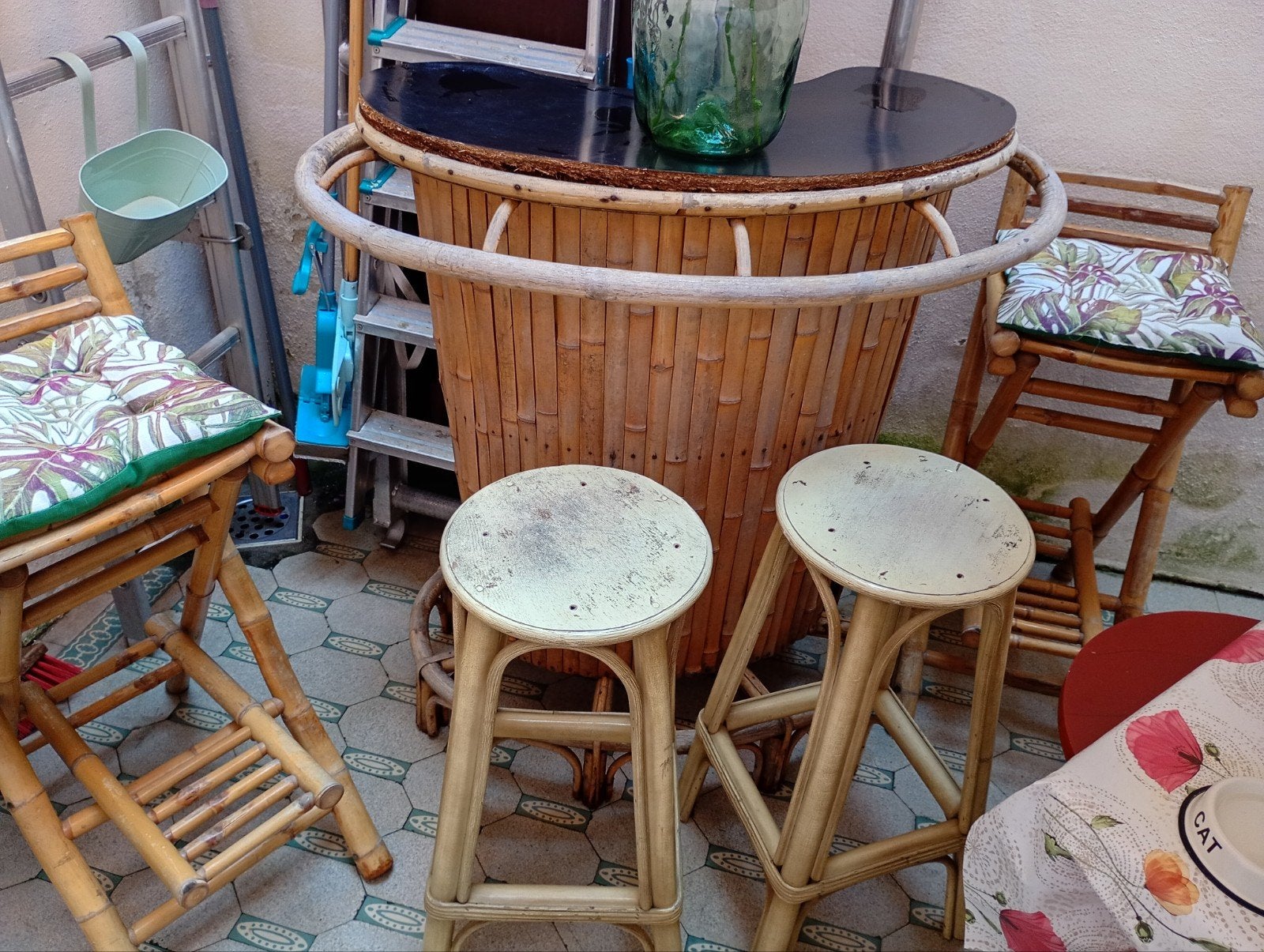 Tiki bar, Huis en Inrichting, Ophalen, Gebruikt, Inclusief barstoelen