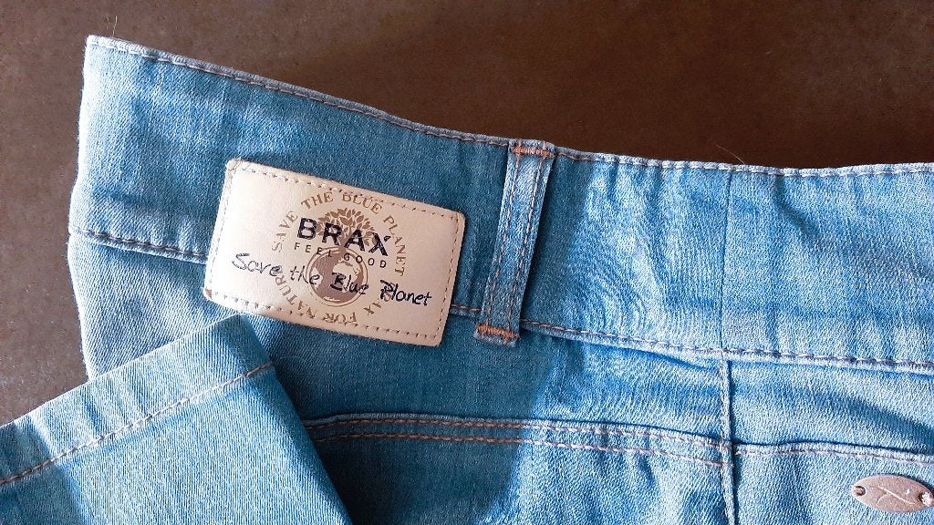 Te koop: Nieuw!! Mooie jeans van "Brax Save the planet", 40., Vêtements | Femmes, Neuf, Brax, Enlèvement, W30 - W32 (confection 38/40)
