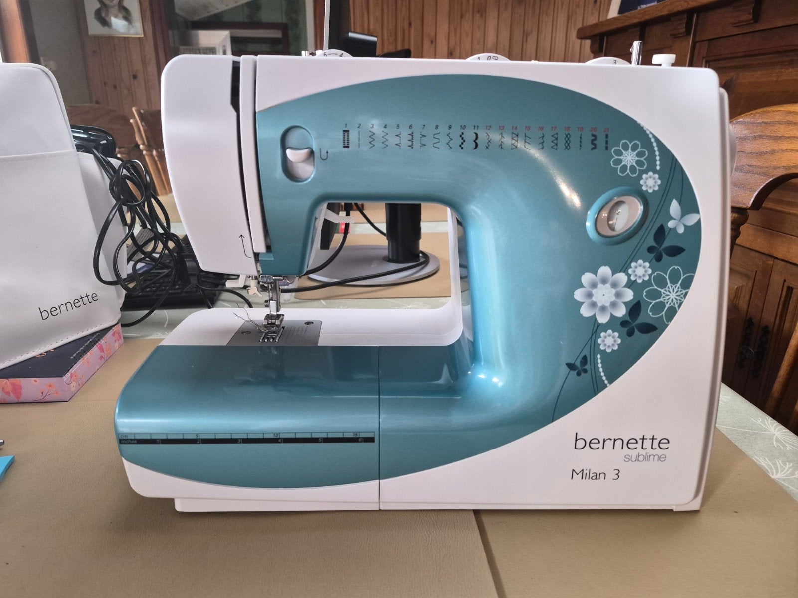 Bernette, Ophalen, Zo goed als nieuw, Naaimachine, Bernina