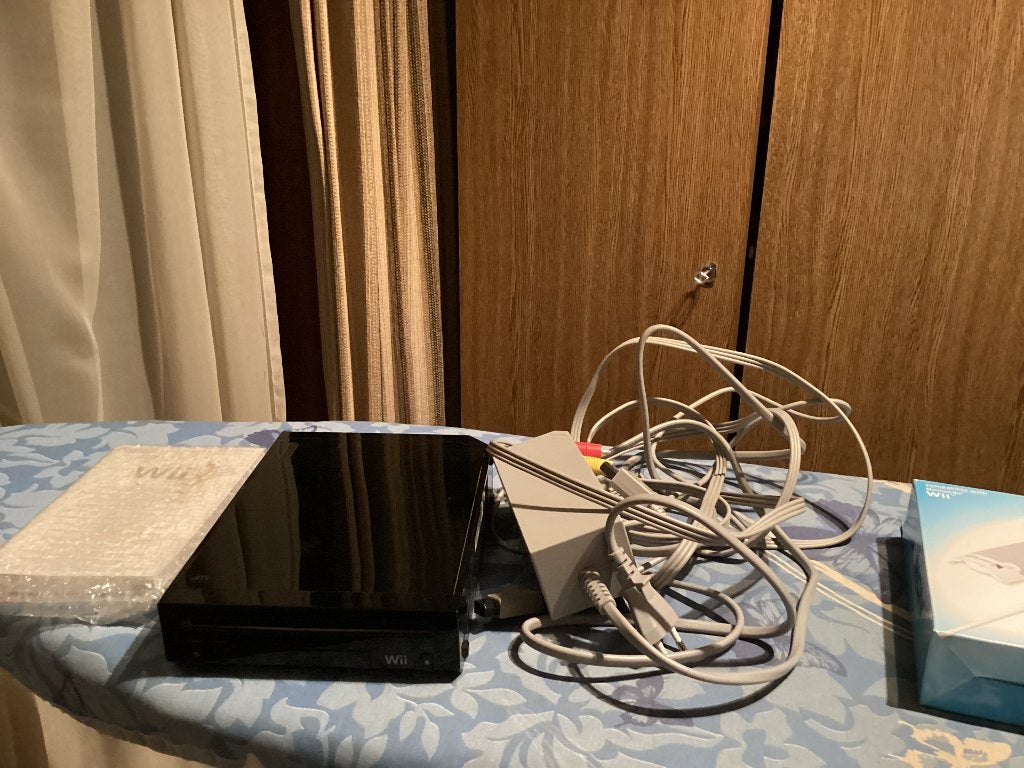 Wii console, Enlèvement, Comme neuf, Avec 2 manettes, Avec jeux