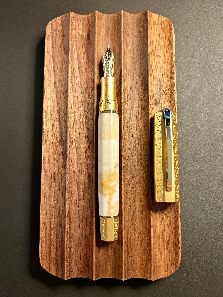 Visconti Il Magnifico Calacatta Gold Marble (F), Verzamelen, Pennenverzamelingen, Overige merken, Ophalen of Verzenden, Zo goed als nieuw
