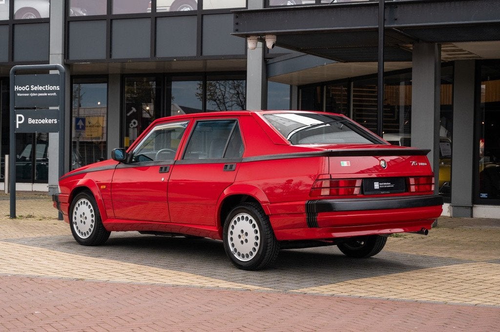 Alfa Romeo 75 1.8 Turbo (bj 1988), Zwart, Overige kleuren, 155 pk, Bedrijf