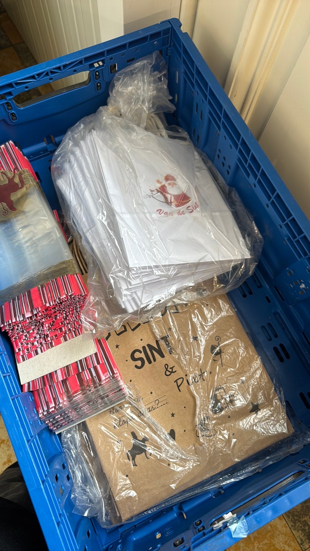 Verpakkingsmateriaal sinterklaas , zakken papier en plastiek, Zakelijke goederen, Stock en Retail | Partijen goederen, Ophalen