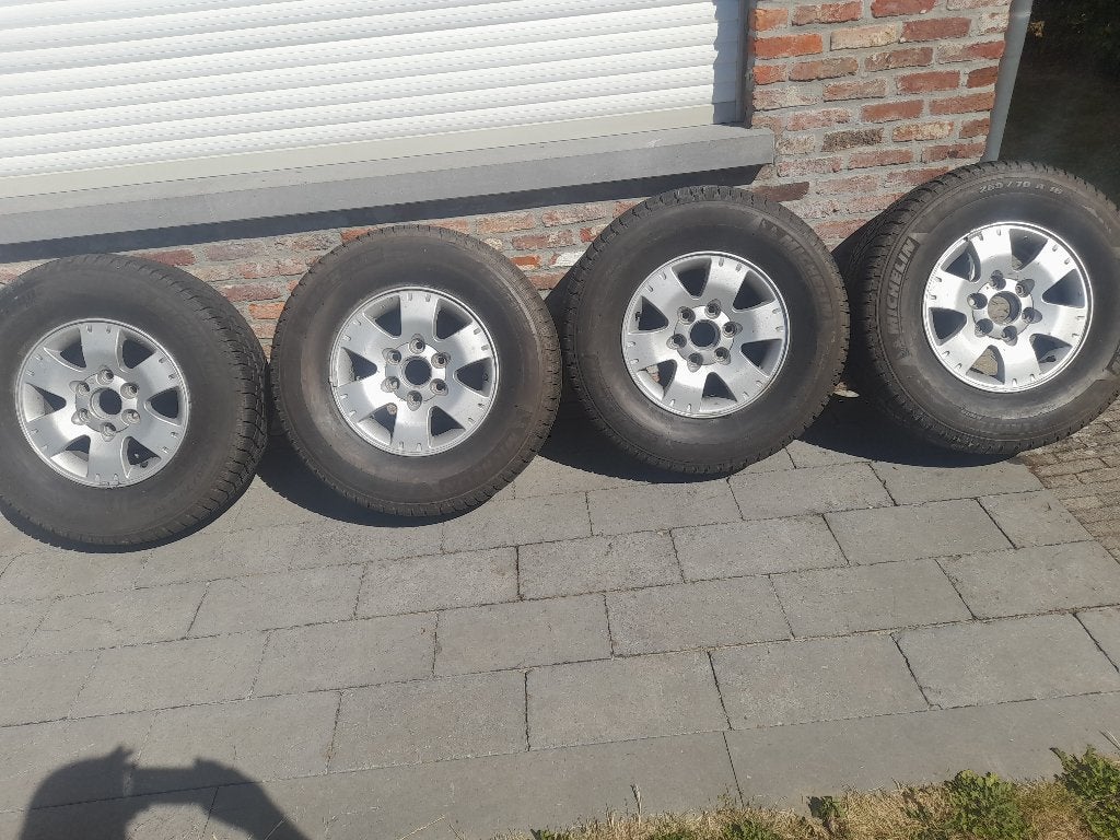 Mitsubishi Pajero velgen en winterbanden 265/70 R16, Auto-onderdelen, Banden en Velgen, Ophalen, Gebruikt, 16 inch, 265 mm