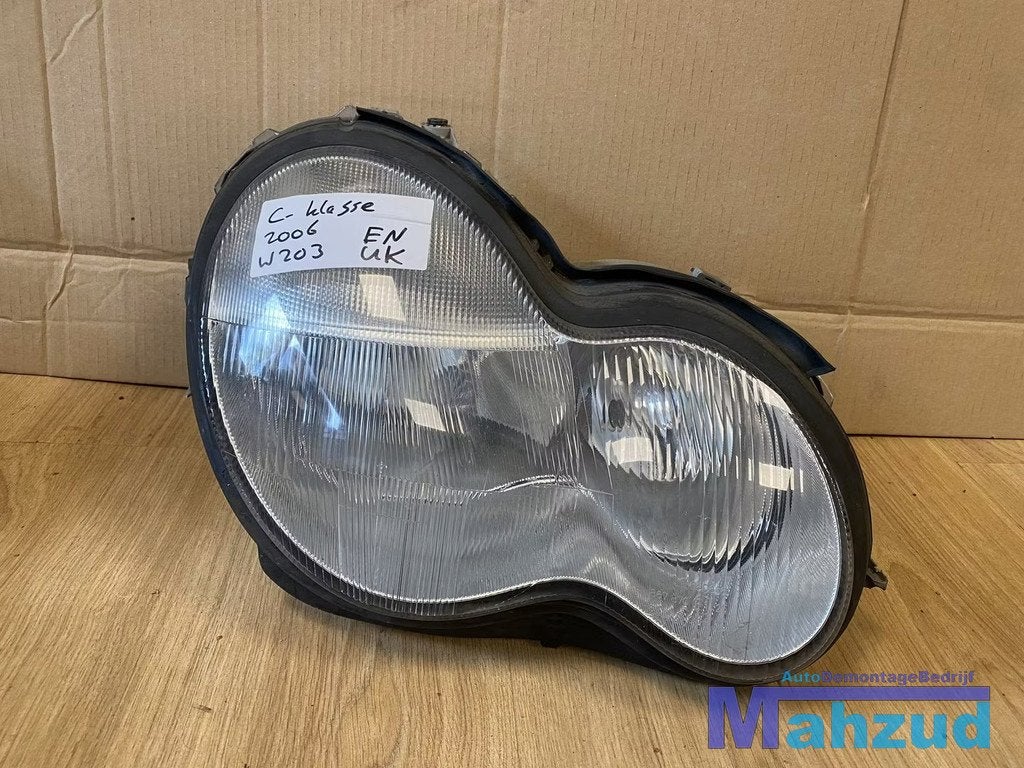 MERCEDES C-KLASSE W203 rechts koplamp UK headlight right ENG, Auto-onderdelen, Gebruikt, Mercedes-Benz AG, Mercedes-Benz, Mercedesstrasse 120
70372  Stuttgart, DE