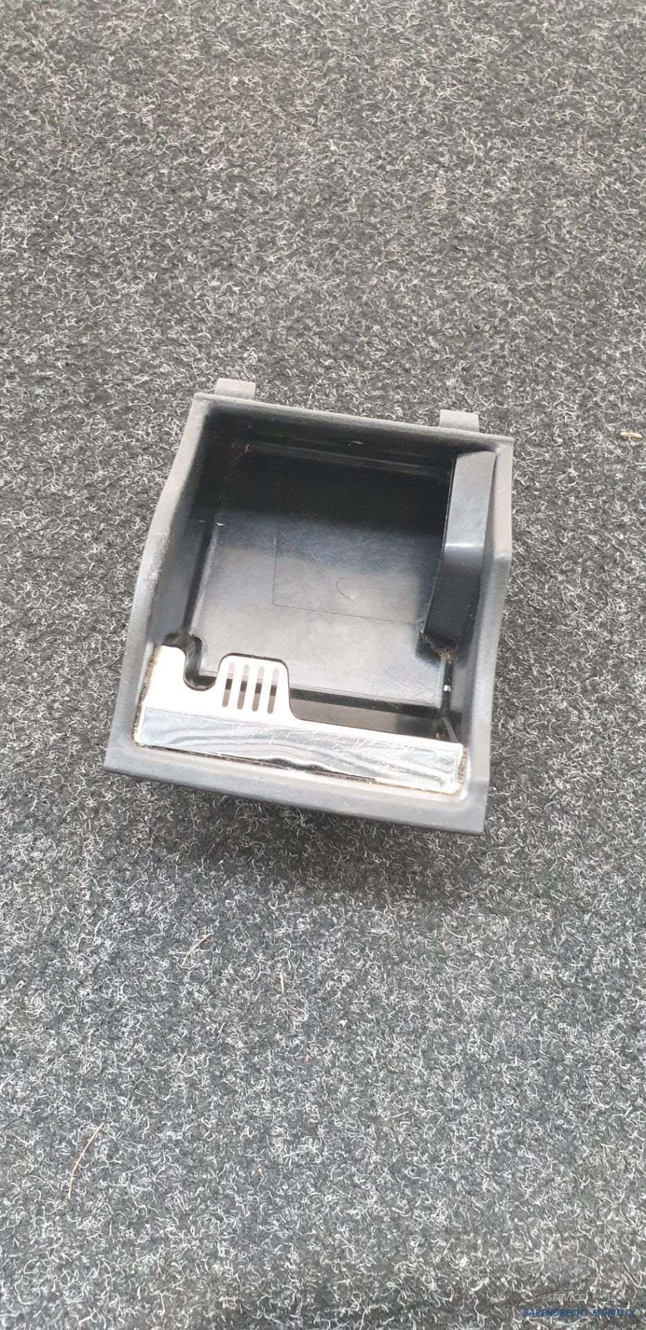 Cendrier W209 Mercedes non fum E040517221 d'origine 2002/200, Mercedes-Benz AG, Mercedes-Benz, Utilisé, Mercedesstrasse 120
70372  Stuttgart, DE