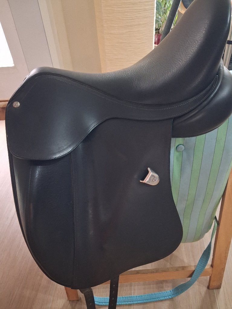 Bates zwart dressuurzadel maat 0 (16.5-17 inch), Dieren en Toebehoren, Ophalen, Gebruikt, Dressuur, Bates
