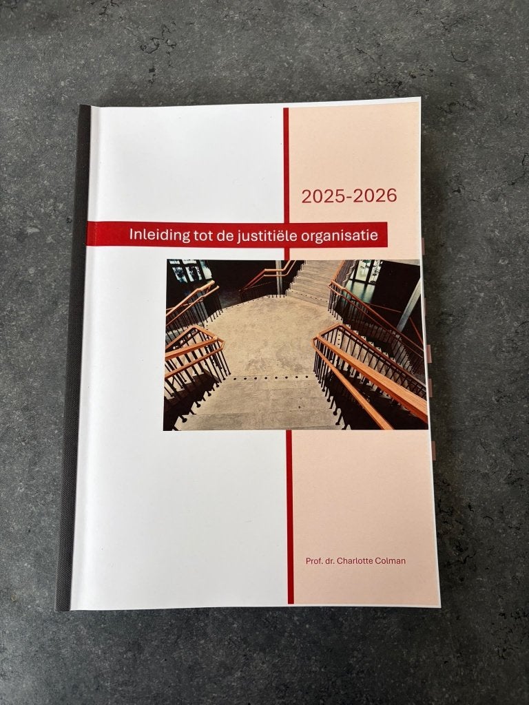 Inleiding tot de justitiële organisatie., Enlèvement, Comme neuf, Enseignement supérieur