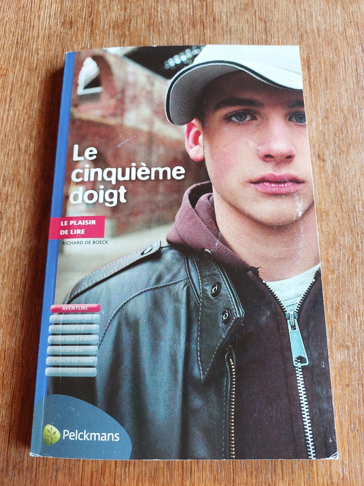Le cinquieme doigt, Boeken, Ophalen