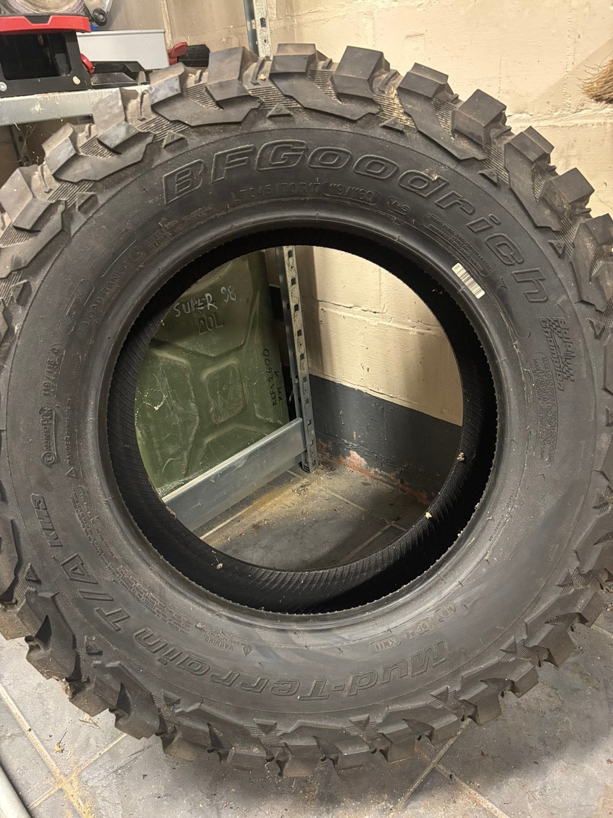 BFGoodrich mud-terrain KM3 LT245/70 R17, Zakelijke goederen, Landbouw | Onderdelen | Banden, Velgen en Assen, Ophalen