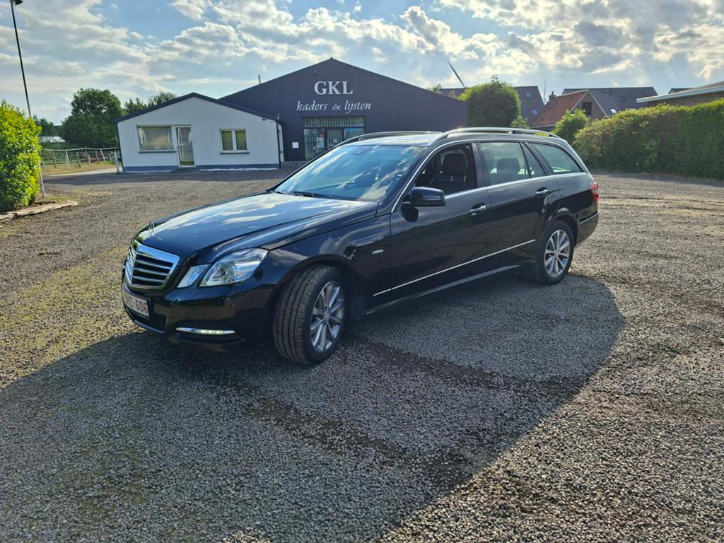 Mercedes-Benz E250 W212 Limousine 1.8 ESSENCE parfait état, Autos, Mercedes-Benz, Particulier, Classe E, ABS, Phares directionnels