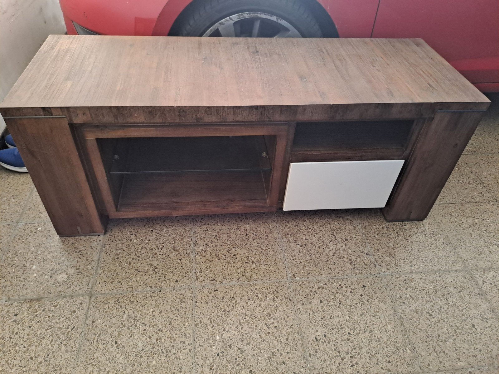 Tv kast, Ophalen