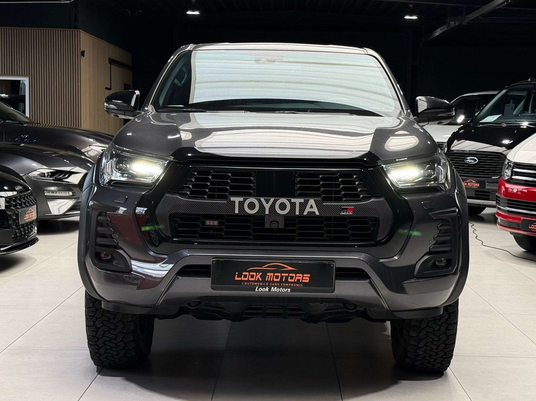 Toyota Hilux 2.8 D-4D 4WD GR SPORT 204cv Bt Automatique DRCC, Autos, Cuir, Argent ou Gris, Achat, Entreprise
