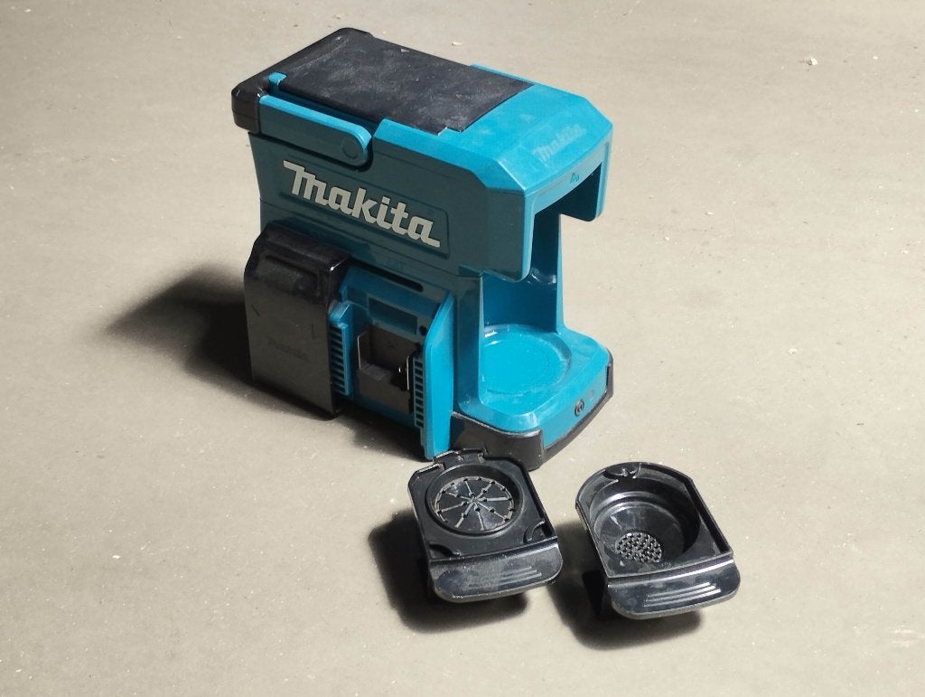 Koffiezet Makita - DCM501, Elektronische apparatuur, Koffiezetapparaten, Ophalen of Verzenden, Zo goed als nieuw, Koffiepads en cups