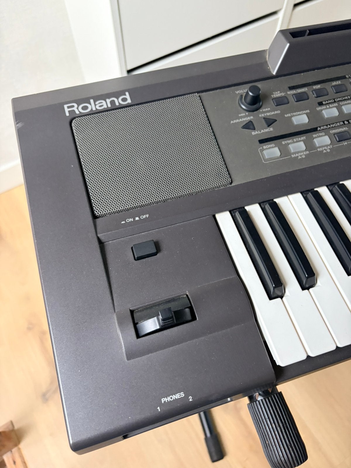Keyboard Roland e-09 met staander en handleiding, Ophalen, Zo goed als nieuw